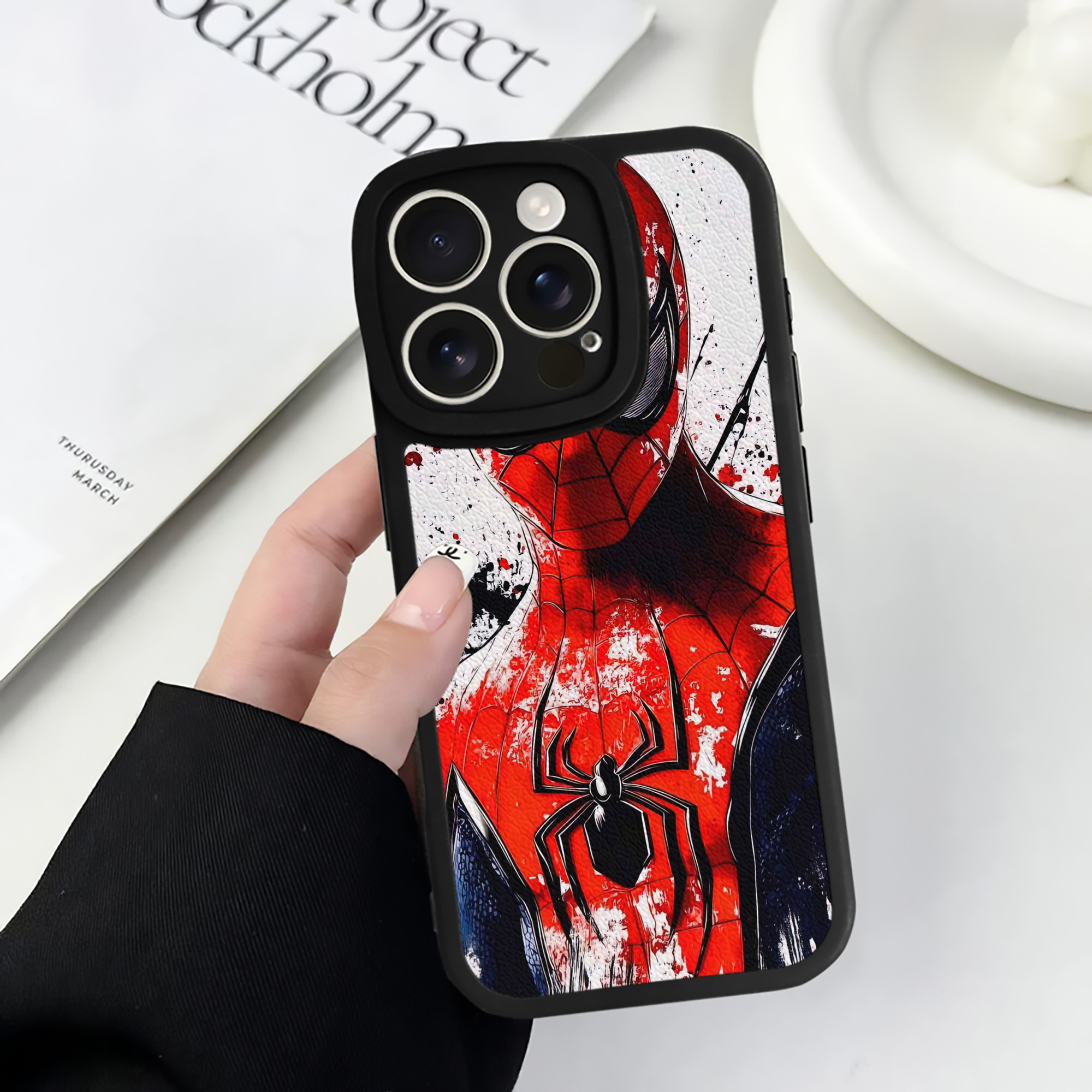 Spider Man スパイダーマン 【iPhone 16シリーズ対応】シリコンスマホケース（レザー調） 材質：シリコン